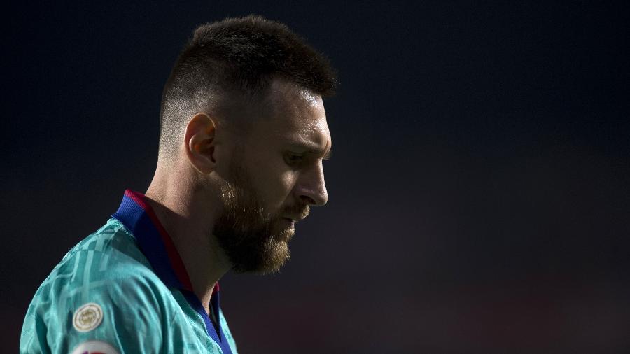 Lionel Messi participa do confronto entre Granada e Barcelona - JORGE GUERRERO / AFP