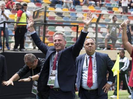 Fla vê mau desempenho para além do campo e política interfere em troca