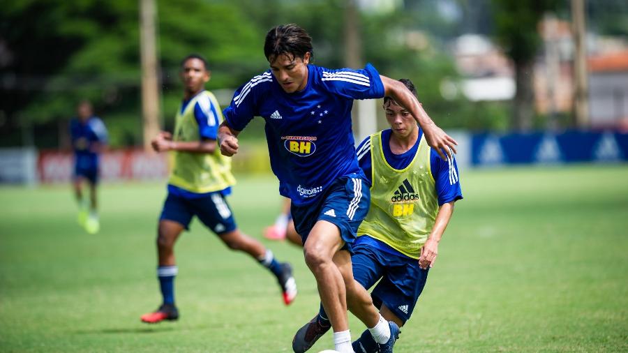 Boliviano vem treinando como titular e deverá começar jogando diante do Uberlândia, neste domingo - Bruno Haddad/Cruzeiro