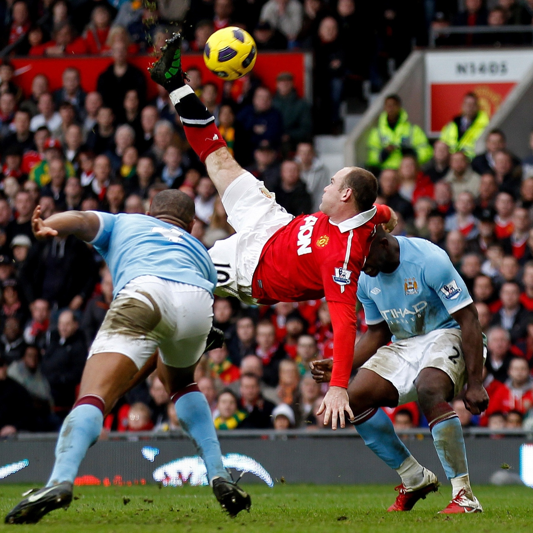 Aos 16 anos, do banco, Milner se sentiu estimulado ao ver Rooney, de 17,  fazer o gol da vitória contra seu time