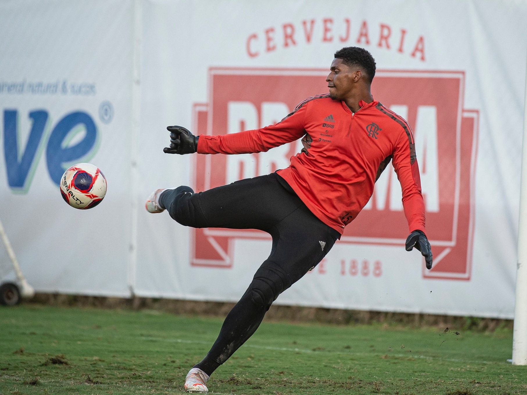 Em momento de turbulência, jogadores mais experientes do Fla