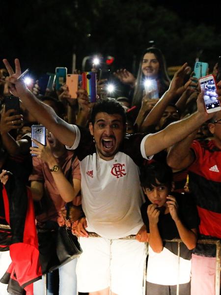 Torcida do Flamengo faz grande festa na chegada do time em Teresina - Gilvan de Souza/Flamengo