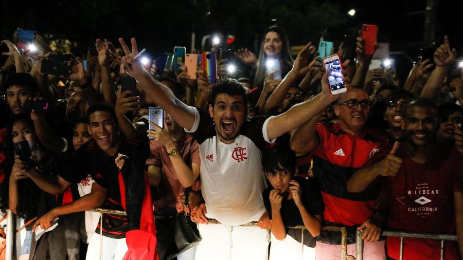 Torcida do Flamengo faz grande festa na chegada do time em Teresina - Gilvan de Souza/Flamengo