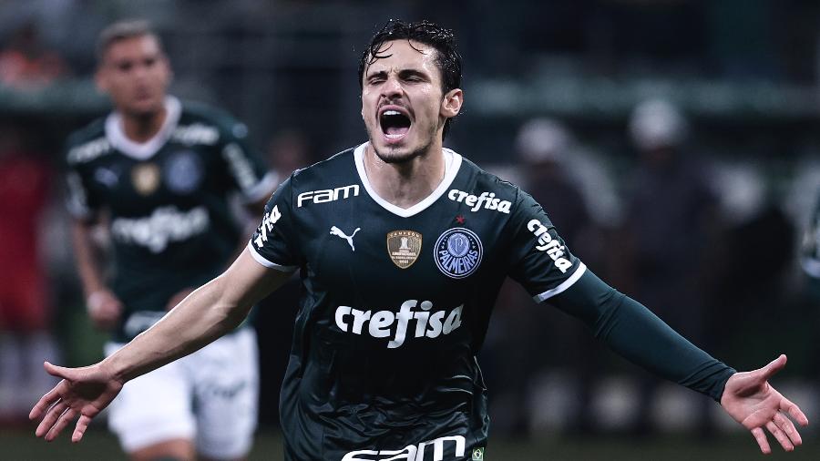 Veiga comemora seu gol pelo Palmeiras na partida contra o Bragantino, pelo Brasileirão - Ettore Chiereguini/AGIF