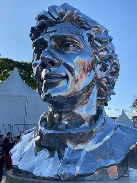 Busto de Ayrton Senna - Reprodução/Twitter