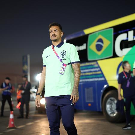 Danilo na chegada ao estádio 974, em Doha - Maddie Meyer - FIFA/FIFA via Getty Images