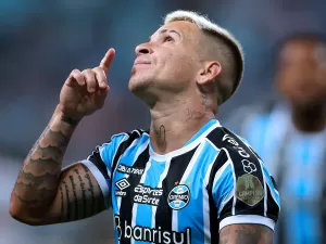 Grêmio é mais forte com apoio em Curitiba e volta triunfal