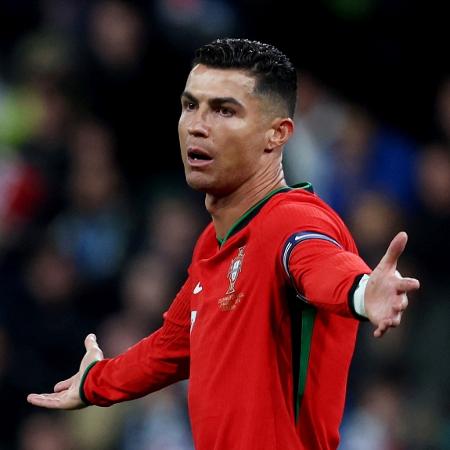 Cristiano Ronaldo reclama durante amistoso entre Portugal e Eslovênia