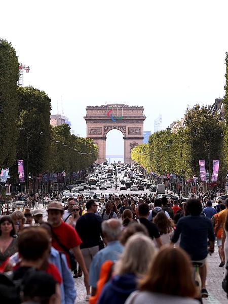 Avenida Champs-Élysées, em Paris, vai receber a abertura das Paralimpíadas de 2024