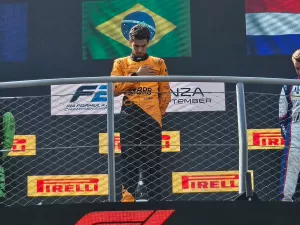 Bortoleto vence saindo de último e está fazendo a sua parte por vaga na F1