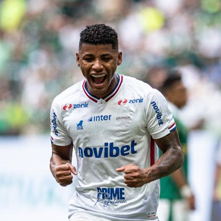 Hércules comemora gol marcado pelo Fortaleza contra o Palmeiras em jogo pelo Brasileirão