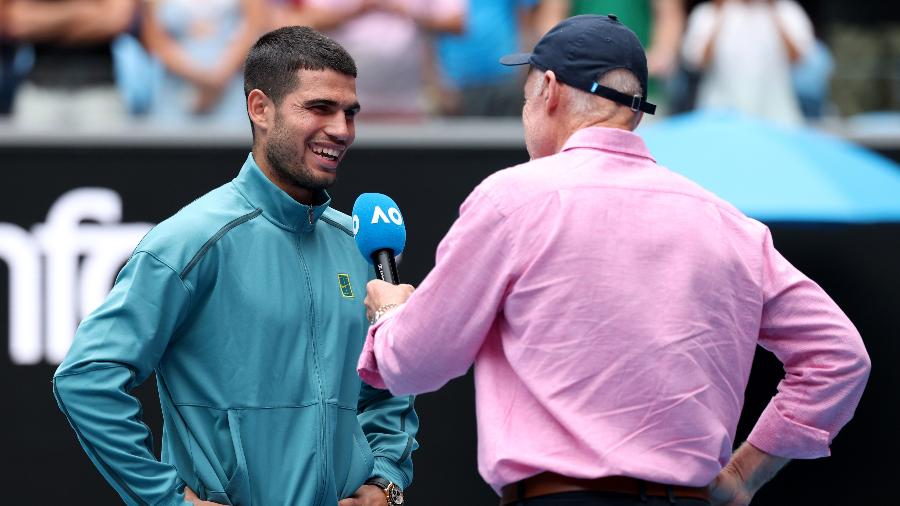 Carlos Alcaraz após a partida contra Yoshihito Nishioka pela segunda rodada do Australian Open - Clive Brunskill/Getty Images