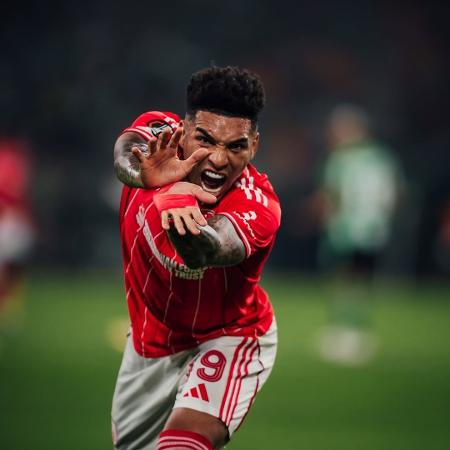 Igor Jesus celebra gol pelo Nottingham Forest na Europa League