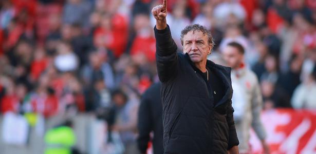 Cuca festeja vitória do Santos, mas cita 'relaxada' em susto no fim da partida