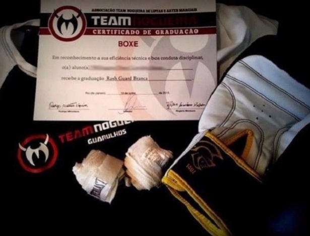 Certificado da Team Nogueira da grau "rash guard branca" para lutador de boxe - Reprodução/Facebook Esquiva Falcão