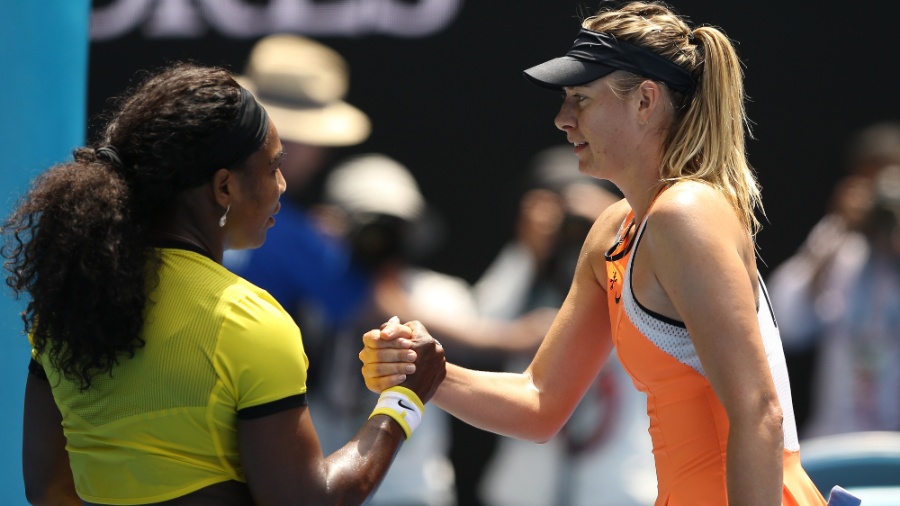 Sharapova e Serena se cumprimentam após jogo na Austrália em 2016 - Bi Mingming/Xinhua