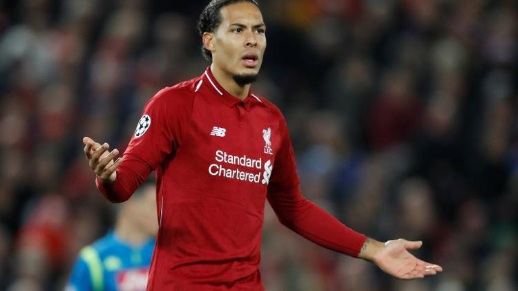Van Dijk: al&eacute;m de &oacute;timo defensor, capacidade de lan&ccedil;amentos longos - Carl Recine/Reuters