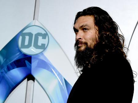 Ator Jason Momoa posa para foto na premiere de "Aquaman" - Kevin Winter/Getty Images