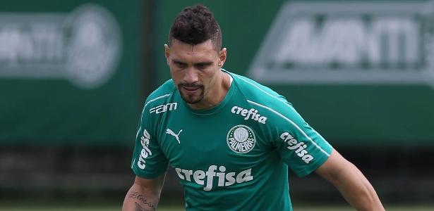 Moisés, meio-campista do Palmeiras, durante treinamento  - César Greco/Palmeiras