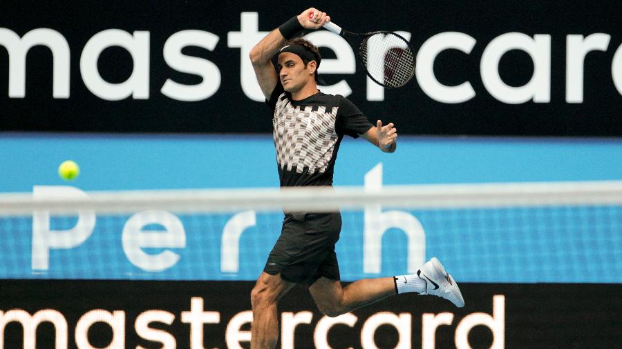 Roger Federer, durante disputa da Copa Hopman, em 2017 - David Woodley/Action Plus via Getty Images