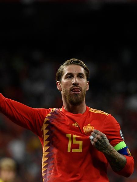 Sergio Ramos comemora gol da Espanha contra a Suécia - PIERRE-PHILIPPE MARCOU / AFP