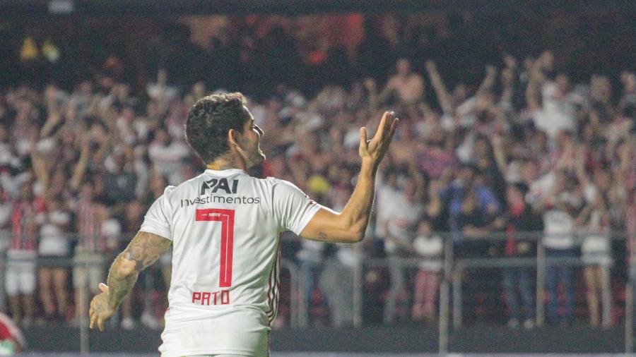 Alexandre Pato comemora após marcar para o São Paulo contra o Santos - Lucas Sabino/AGIF