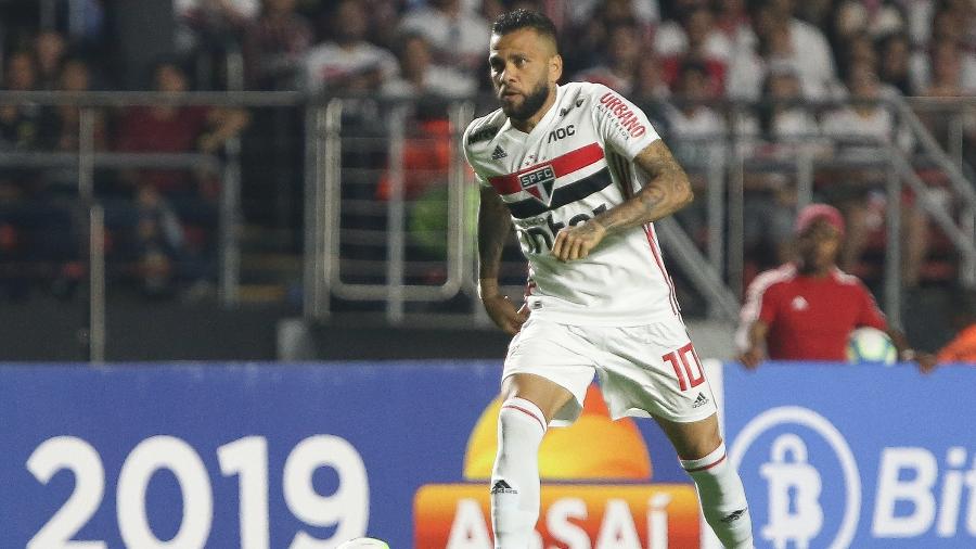 Daniel Alves durante jogo entre São Paulo e CSA - Marcello Zambrana/AGIF