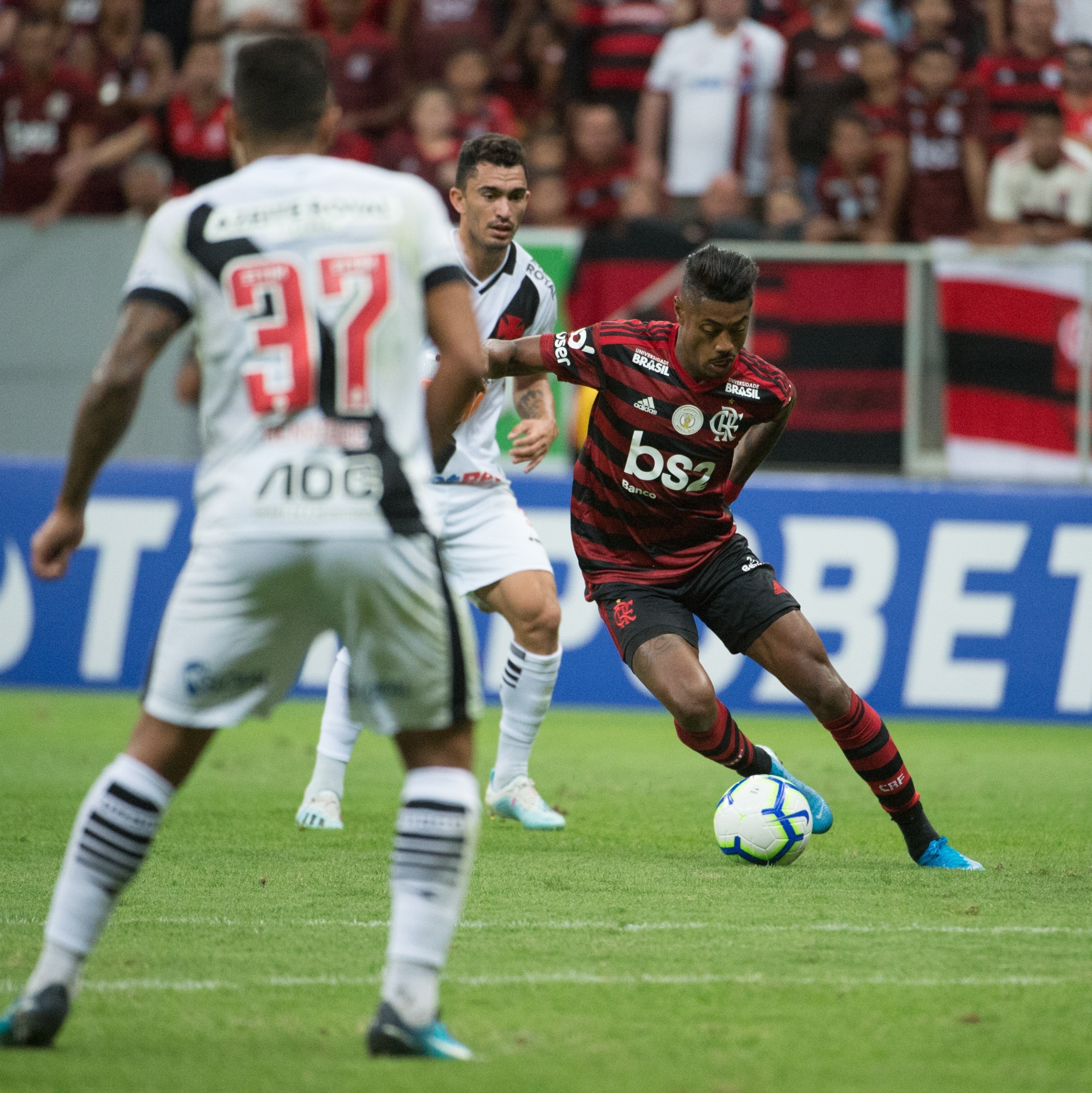 Globo prioriza novela e não vai transmitir clássico entre Fla e Vasco -  Lance!