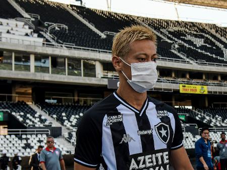 Gripado, japonês Honda tem estreia adiada pelo Botafogo: 'Peço desculpas