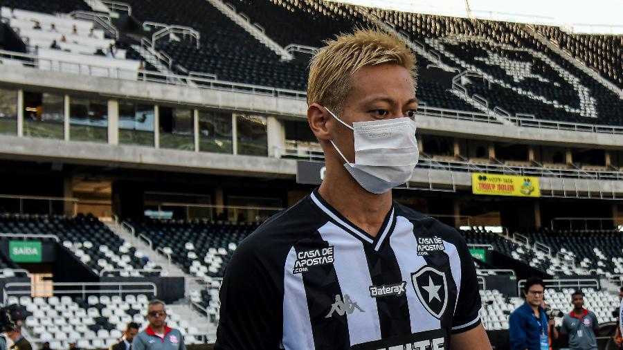 Japonês Honda estreia pelo Botafogo e usa máscara contra o coronavírus pelo Carioca - Thiago Ribeiro/AGIF