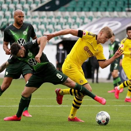 Steffen e Haaland em Wolfsburg x Borussia Dortmund, que venceu fora de casa - Michael Sohn / Pool via Getty Images