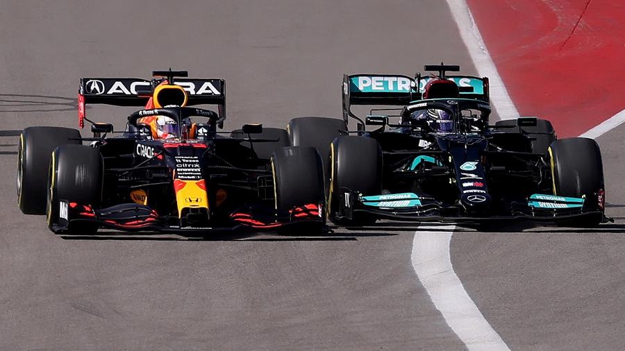 Max Verstappen e Lewis Hamilton lado a lado durante GP dos Estados Unidos de Fórmula 1 em 2021 - REUTERS/Mike Blake