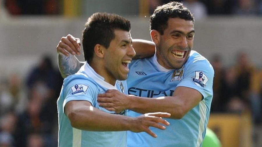Agüero e Tevez comemoram gol pelo Manchester City - Divulgação Manchester City