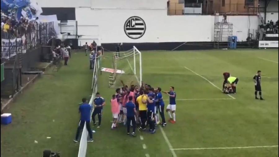Jogadores do Cruzeiro comemoram gol da vitória sobre o Athletic - Reprodução