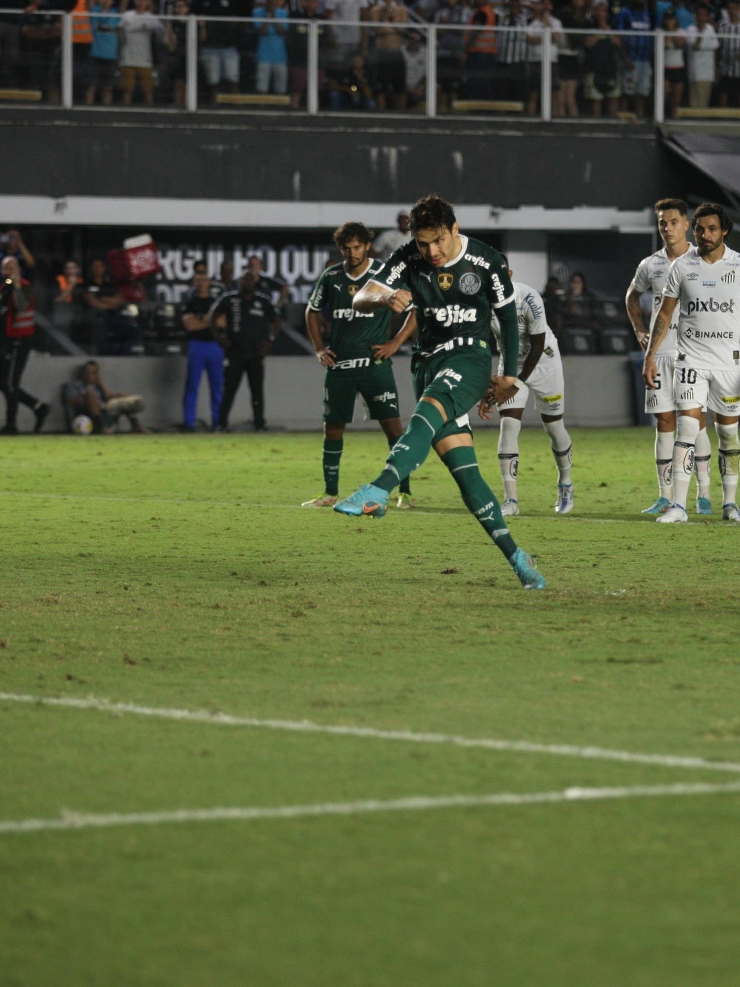 Veiga perde gol inacreditável, e Internacional e Palmeiras ficam no empate  pelo Brasileirão - Lance!