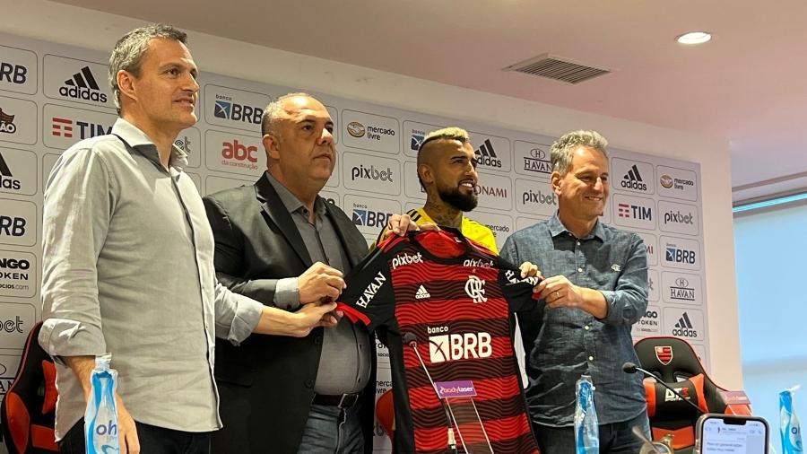 Vidal é apresentado como reforço do Flamengo - Letícia Marques/UOL