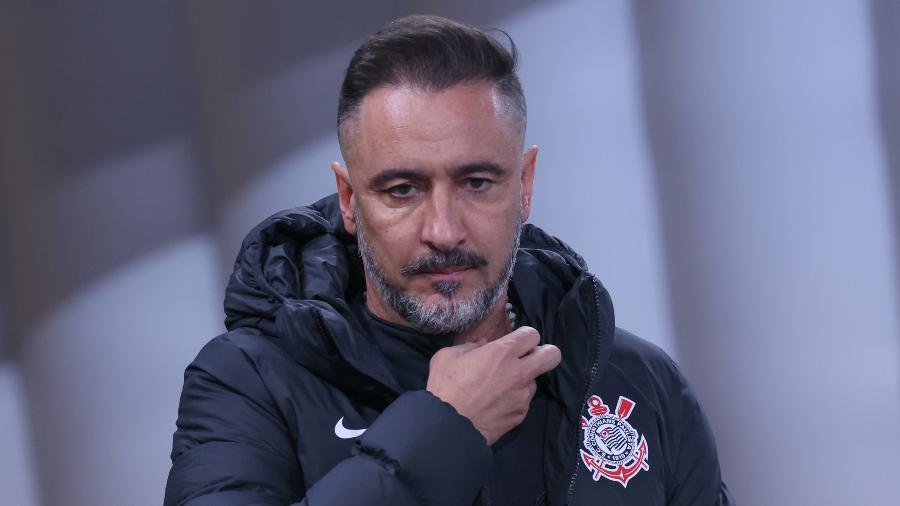 Vítor Pereira antes de Corinthians x Ceará, jogo do Campeonato Brasileiro - Marcello Zambrana/AGIF