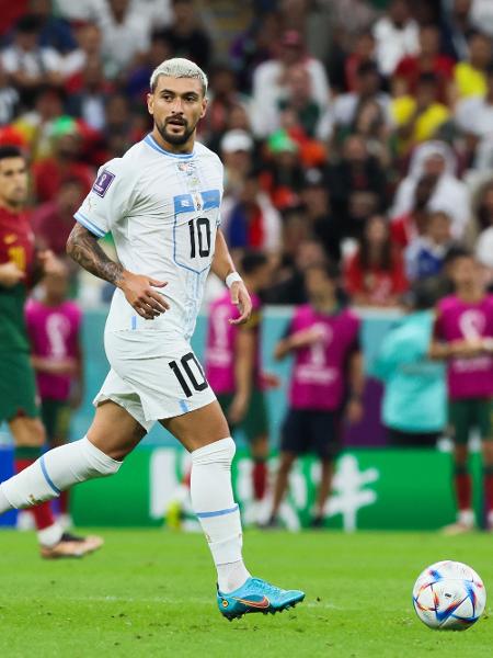 Giorgian De Arrascaeta, do Uruguai, controla a bola em jogo contra Portugal, na 2ª rodada da Copa do Qatar - Liu Lu/VCG via Getty Images