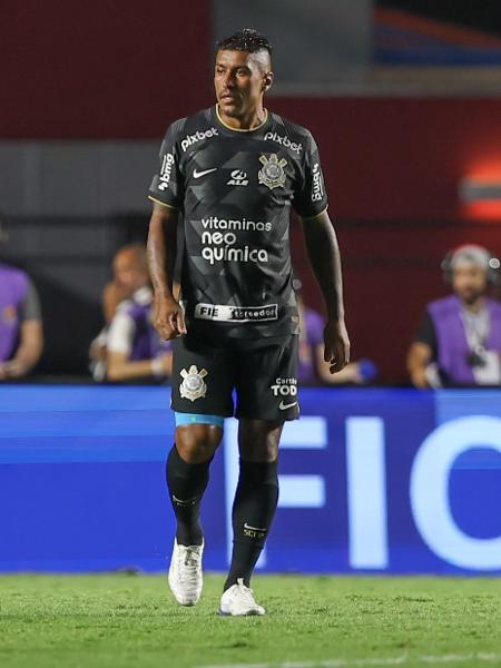 Paulinho voltou aos gramados pelo Corinthians após mais de oito meses. - Marcello Zambrana/Marcello Zambrana/AGIF