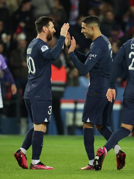 Messi e Hakimi comemoram gol do PSG contra o Toulouse - Xavier Laine/Getty Images