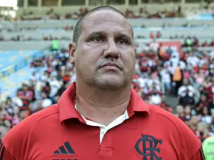 Flamengo oficializa saída de Mário Jorge, que vai para a Arábia Saudita