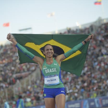 Tatiane Raquel comemora medalha de bronze nos 3.000m com barreiras no Pan 2023