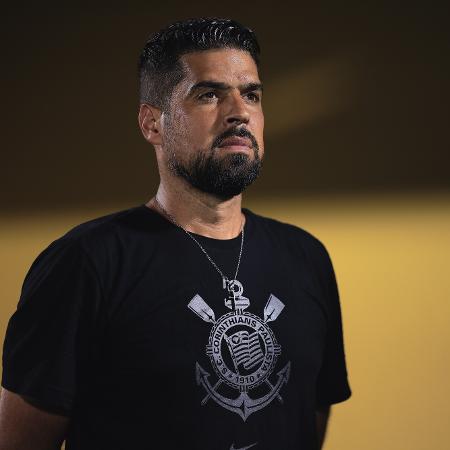 António Oliveira, técnico do Corinthians, foi comentarista do Canal 11, que transmite Brasileirão em Portugal