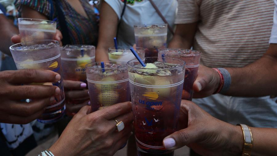 Copos de Honey Deuce, drink popular no US Open, na edição 2023 do torneio