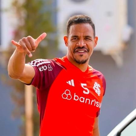 Fernando, volante do Internacional