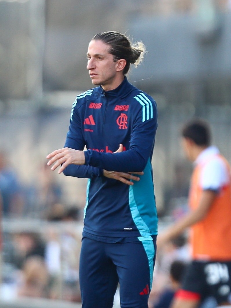 Flamengo: Filipe Luís indica soluções caseiras e mercado tímido