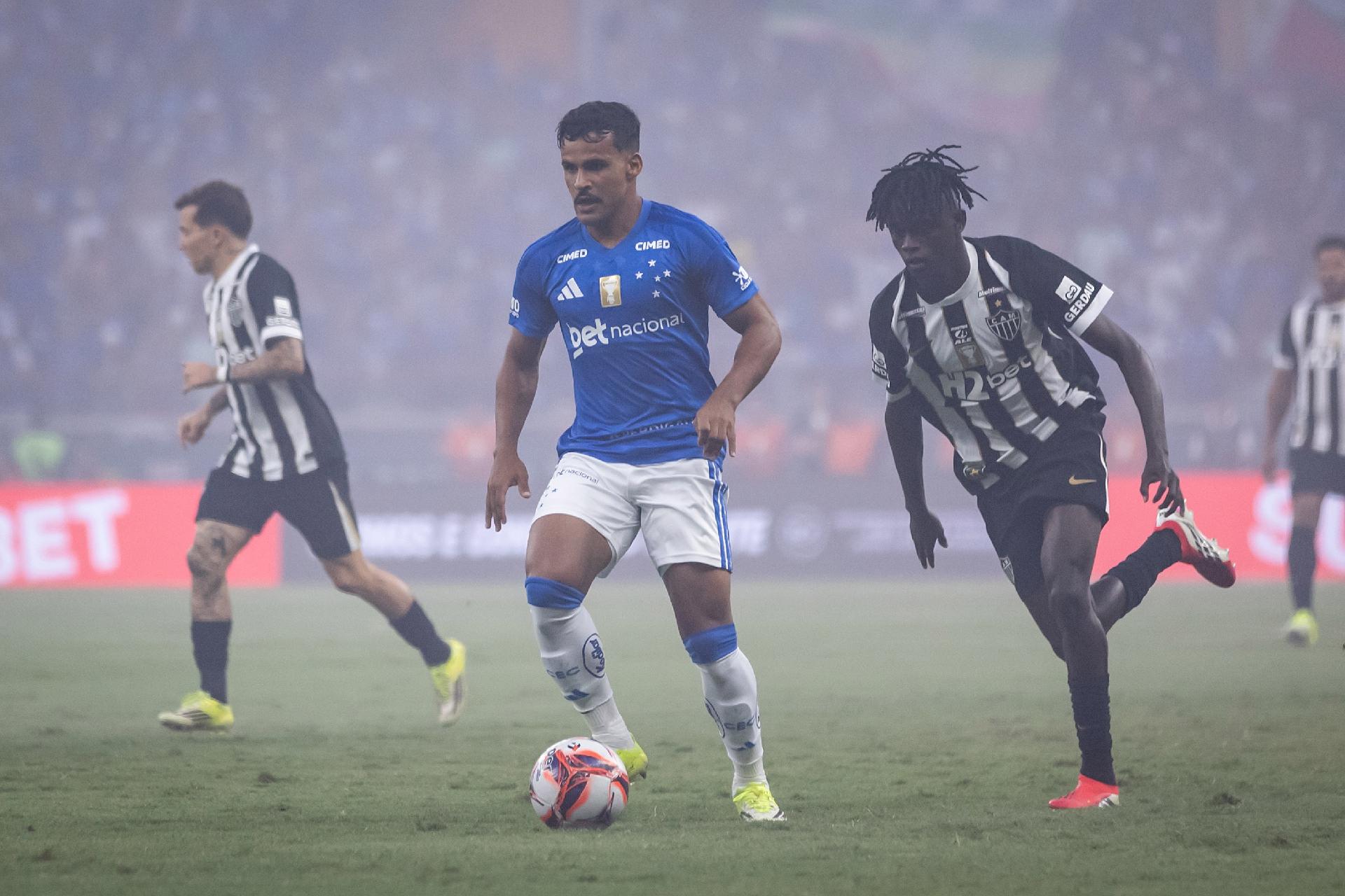 Kaiki Bruno e Cissé, em Cruzeiro x Atlético-MG, pelo final do Campeonato Mineiro - undefined