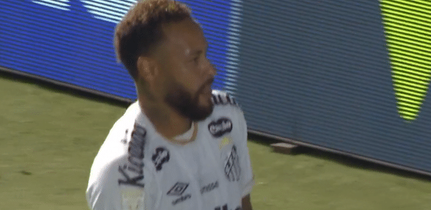 Neymar volta ao Santos, marca e comemora 'jogando' pôquer e golfe na Vila