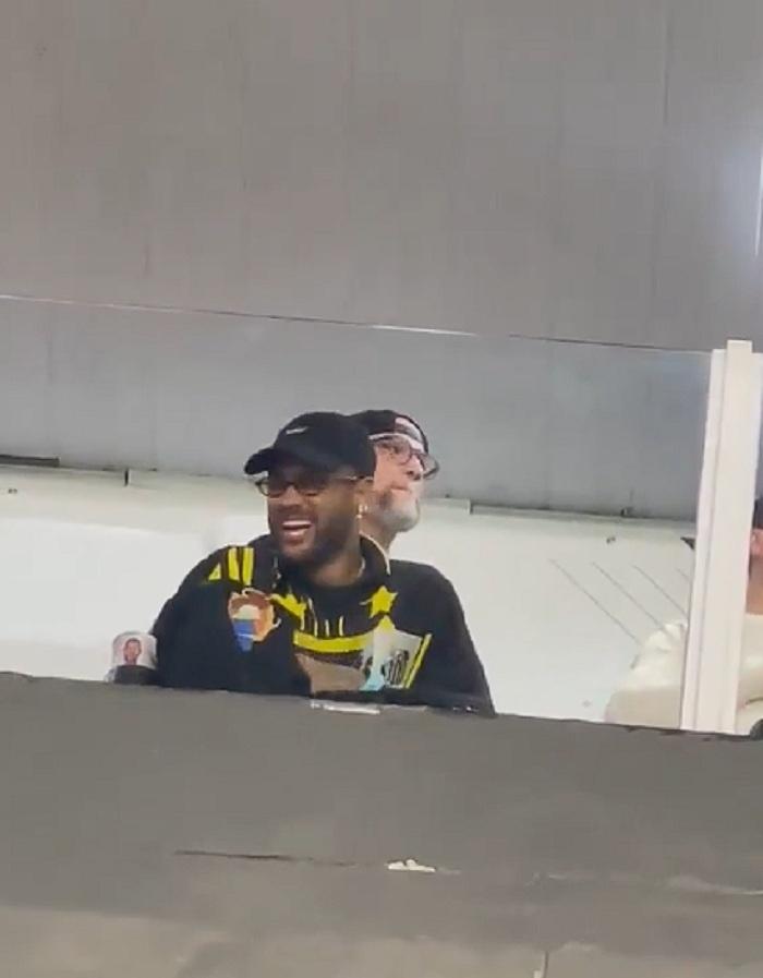 Neymar nas tribunas da Vila Belmiro em jogo contra o Atlético-MG pela Copa Sul-Americana - undefined