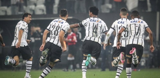 Corinthians mantém quatro pontos de vantagem para o vice-líder Atlético-MG - Ricardo Nogueira/Folhapress